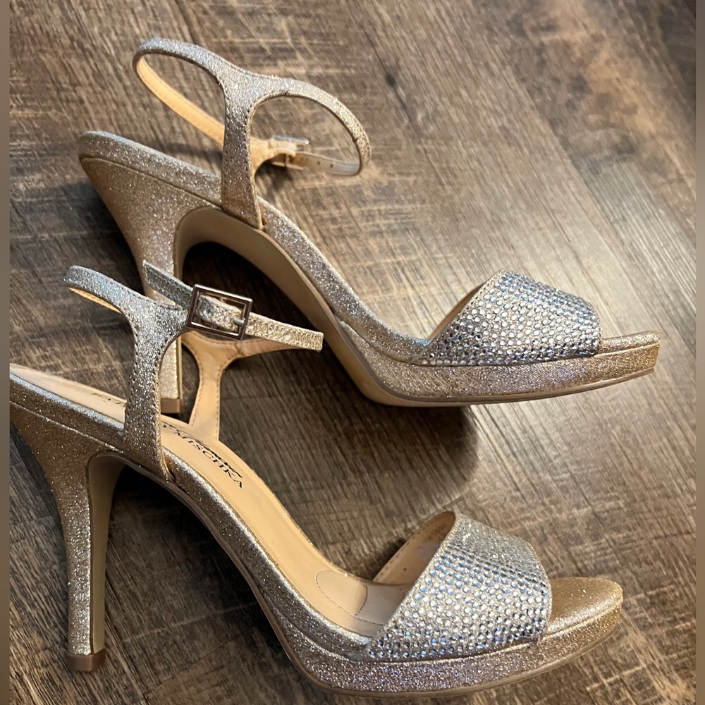 Badgley Mischka American Glamour Silver Strappy Heel Sandals Sz 5.5